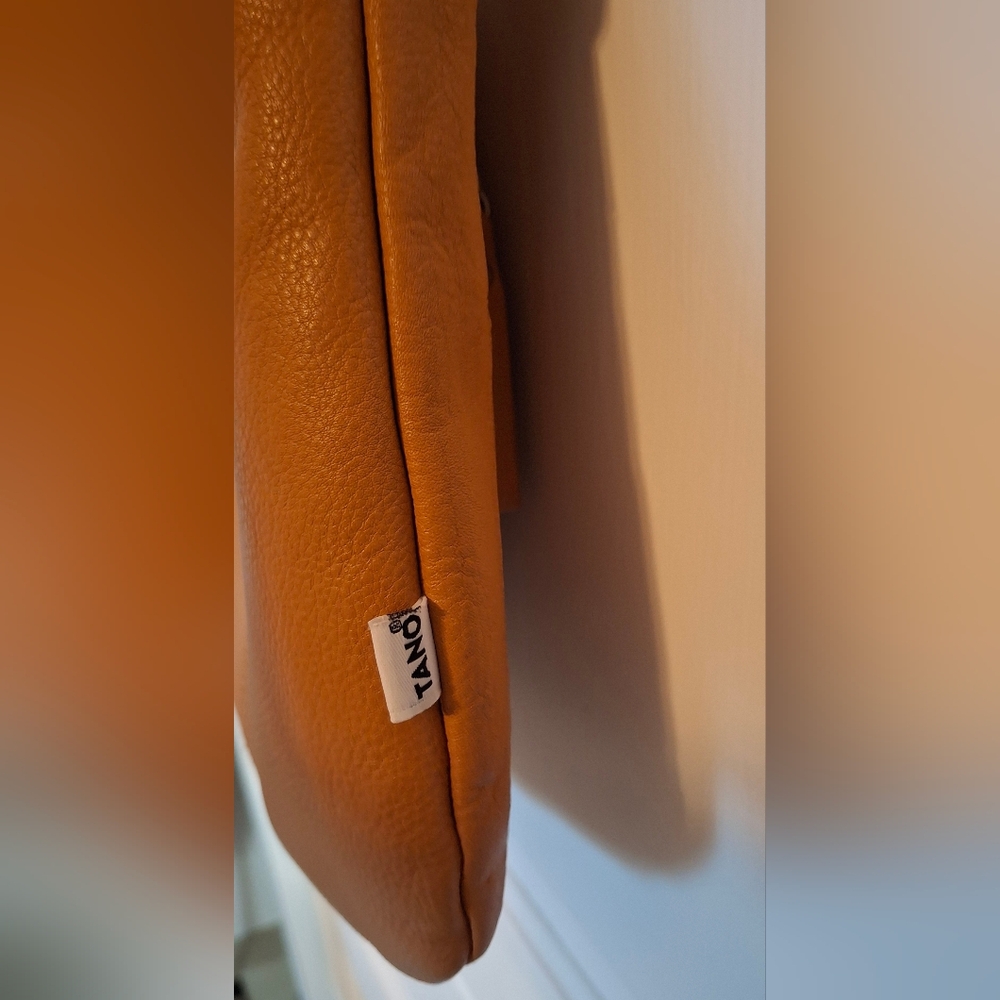 Tano Leather Crossbody Bag NEW - Picture 6 of 12